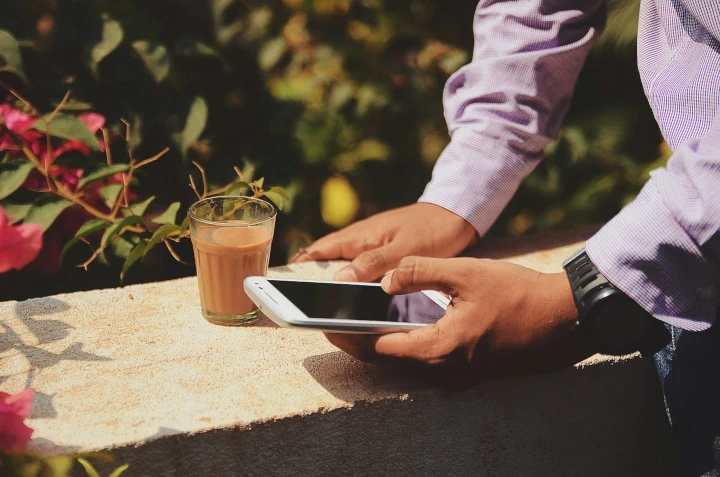 Detail of a man holding a phone